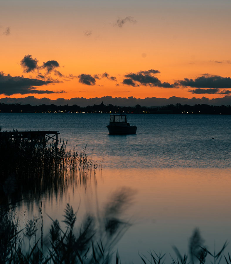 Strandhotel-dranske-ruegen-insel-urlaub-wasser-sonnenuntergang